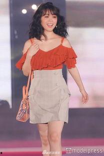 明星露肩衣服图片,明星露肩装演绎夏日性感魅力